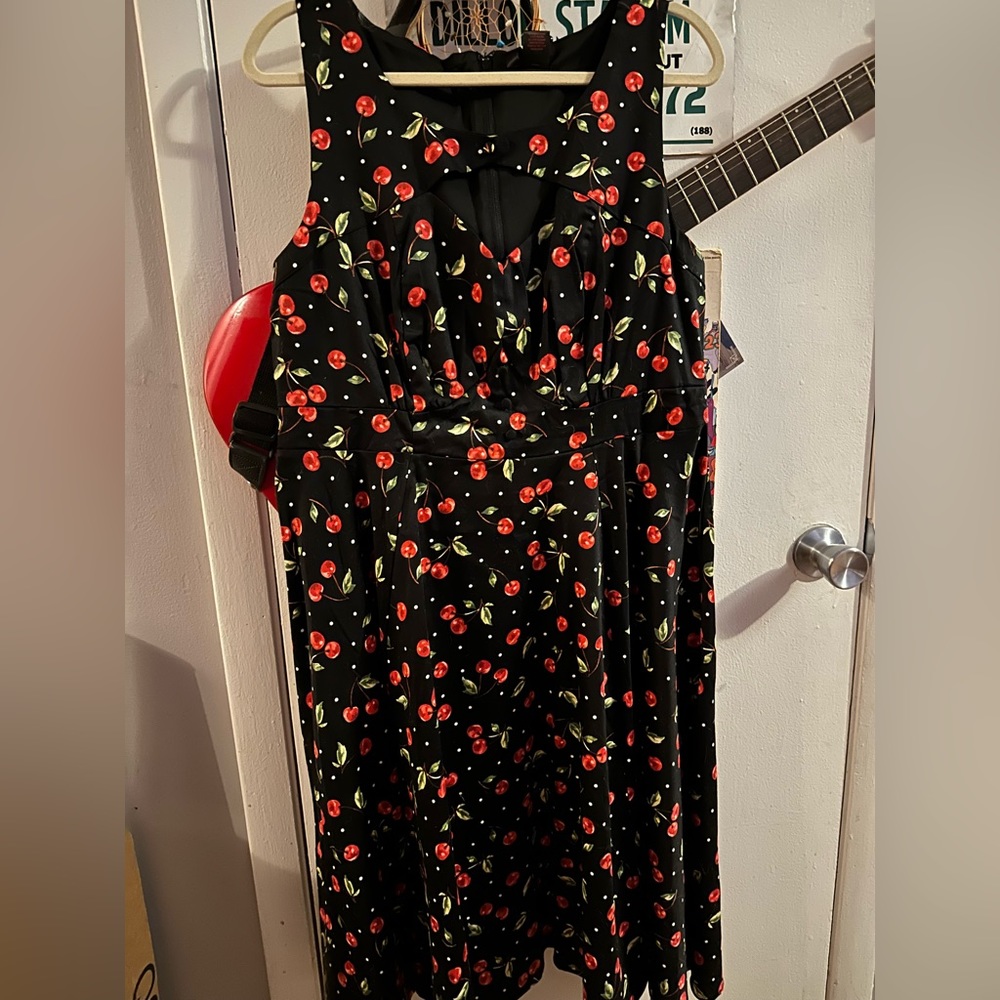 Cute Size 16 cherry print dress! ❤️😎